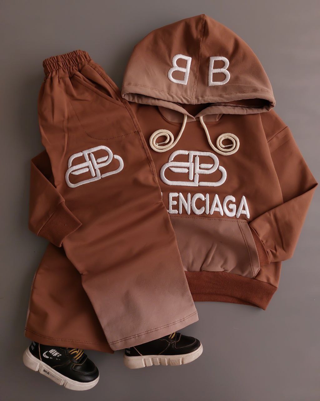 عکس محصول هودی شلوار بالانسیگا گلدوزی گرم بالا - شماره 3