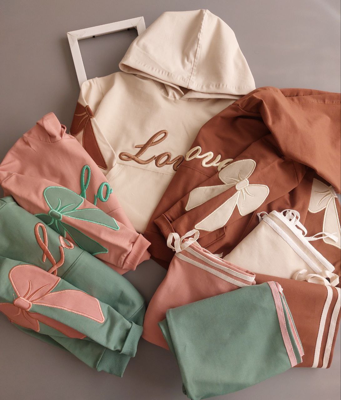 عکس محصول ست هودی شلوار Love - شماره 10