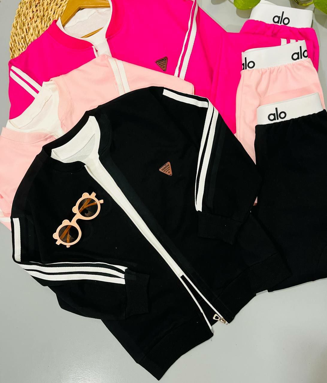 عکس محصول سویشرت شلوار سه تیکه دخترانه - شماره 5