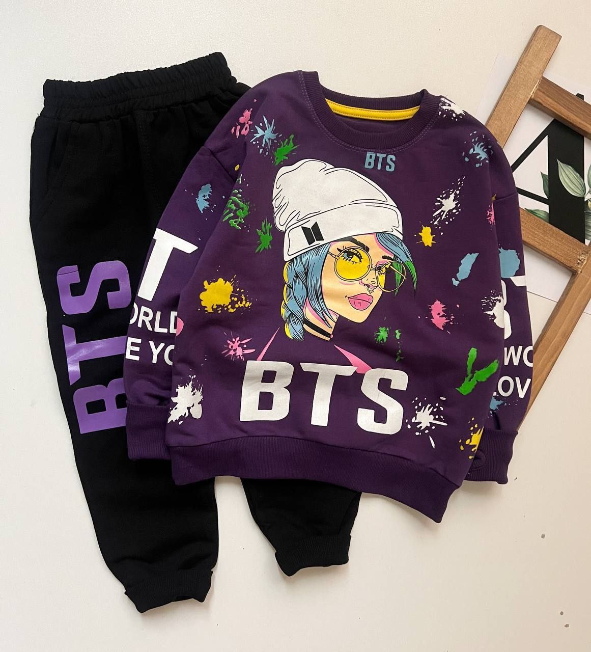 عکس محصول ست بلوز شلوار BTS فینگردار جدید - شماره 3