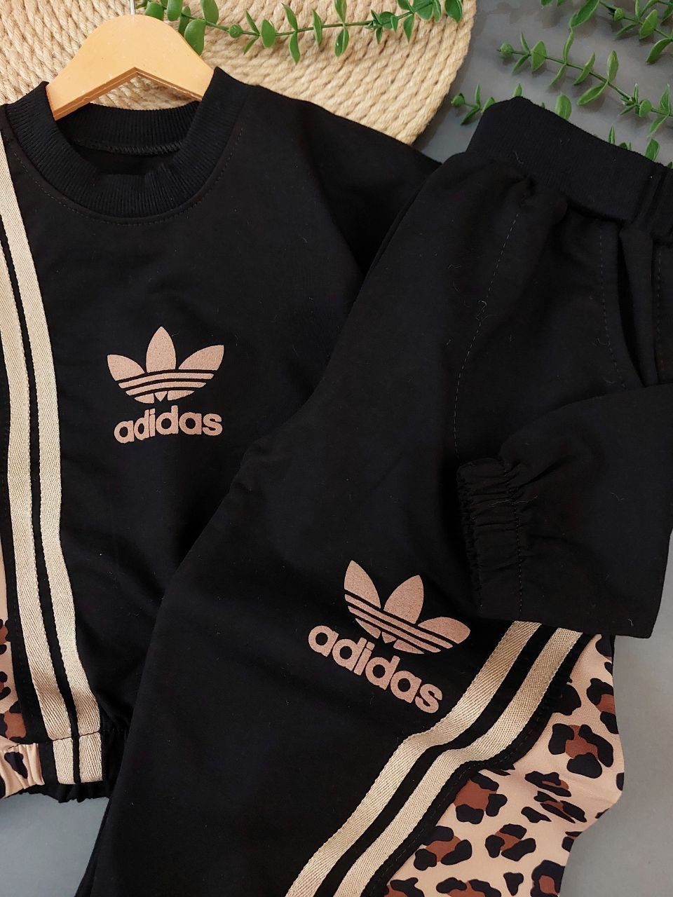 عکس محصول بلوز شلوار پلنگی ادیداس - شماره 3