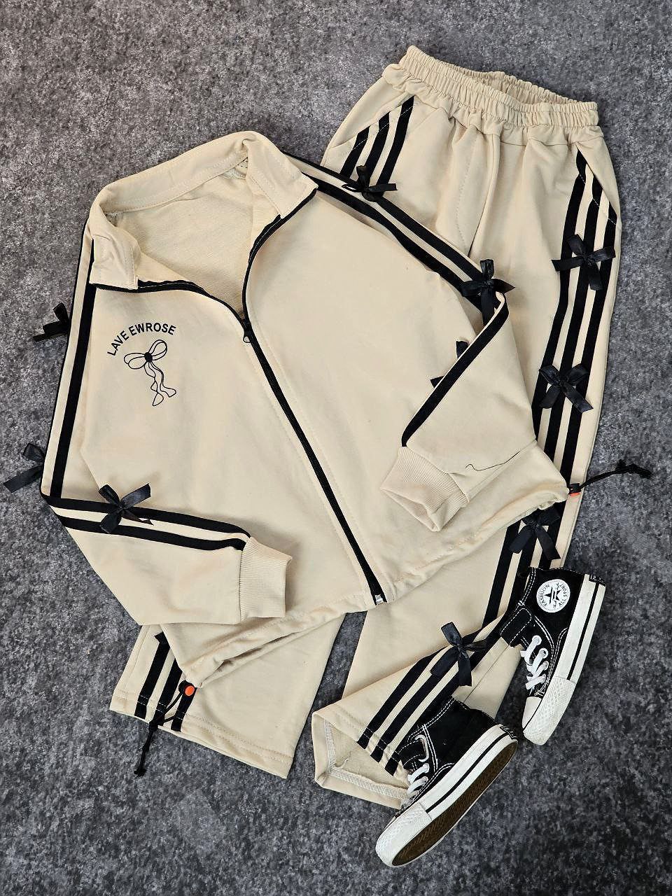 عکس محصول ست سویشرت و شلوار دخترانه laveewrose - شماره 2