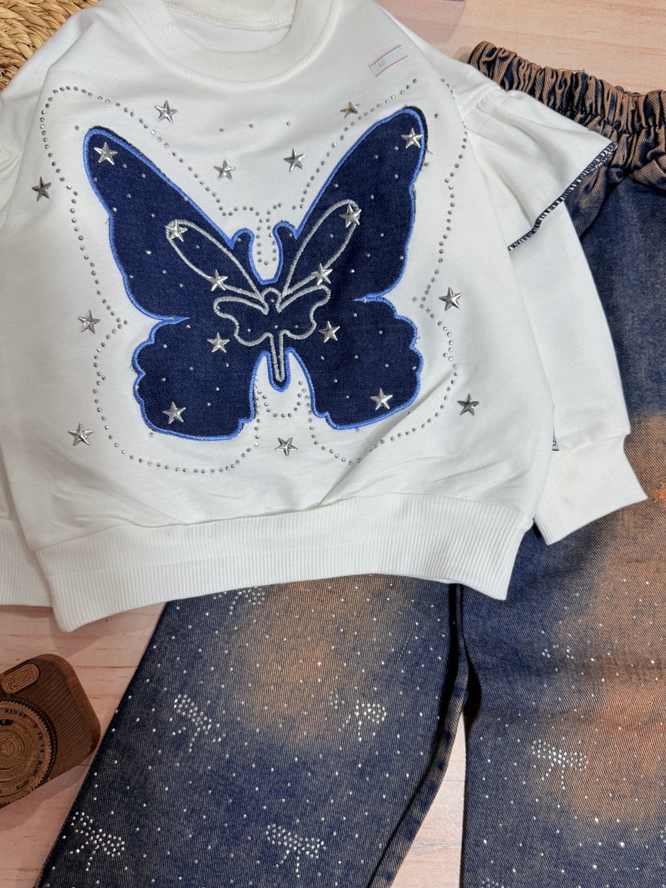 عکس محصول ست پروانه نگین دار با شلوار لی - شماره 3