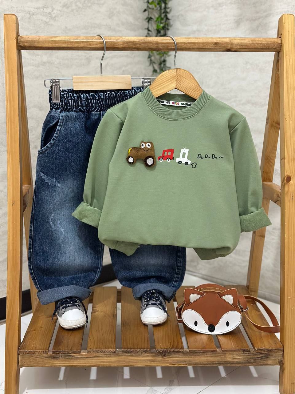 عکس محصول ست بلوز طرح ماشین + شلوار لی عیدانه - شماره 2